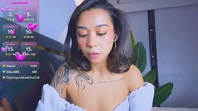 Mia Tin online show from October 2025 05:40:02 PM