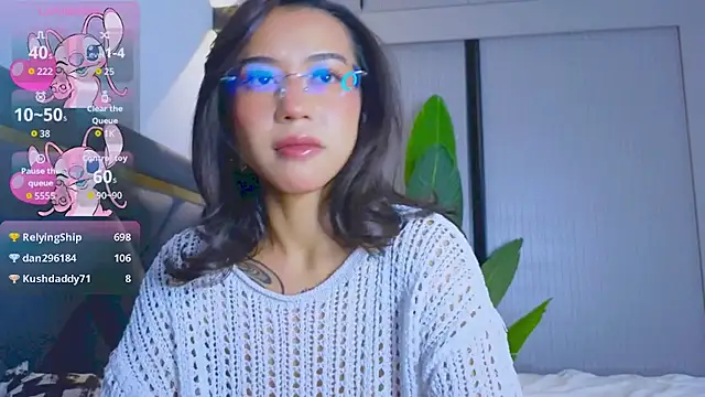 Mia Tin online show from November 2025 02:24:02 PM