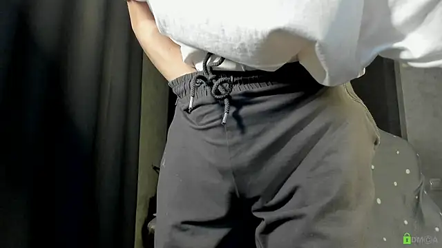 Courtney Luv online show from October 2025 04:08:01 PM