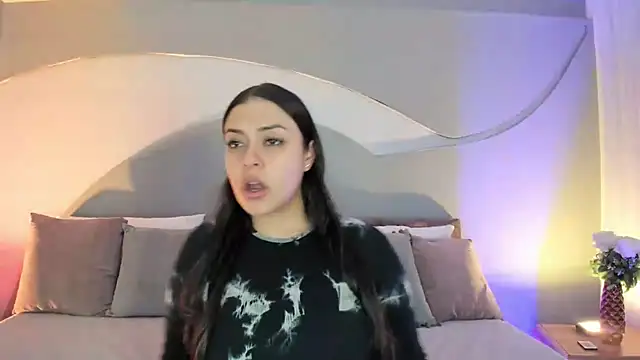 Nicolle W online show from November 2025 11:53:01 AM