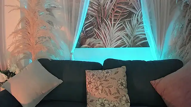 Nicolle W online show from November 2025 11:54:02 AM