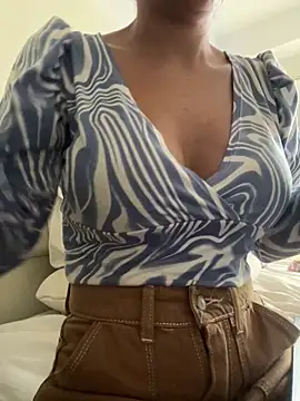 Snapshot of DulceMya6 chatting on May 2026 12:22:01 PM DulceMya6 online show from May 2026 12:22:01 PM