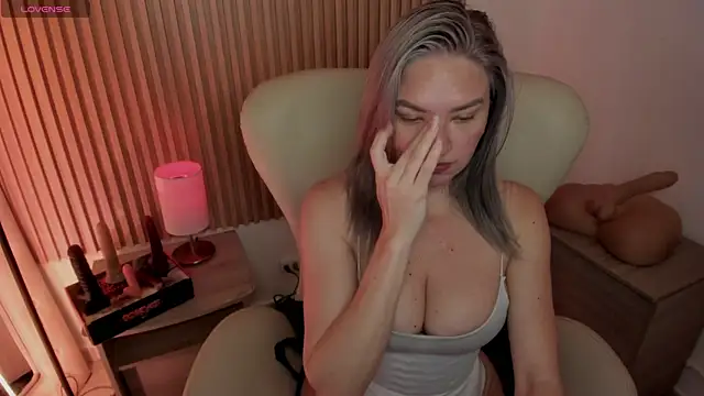 MarianL0ve online show from March 2025 02:02:02 PM