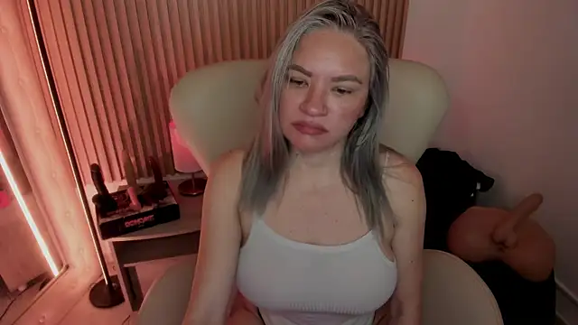 MarianL0ve online show from March 2025 10:37:01 AM