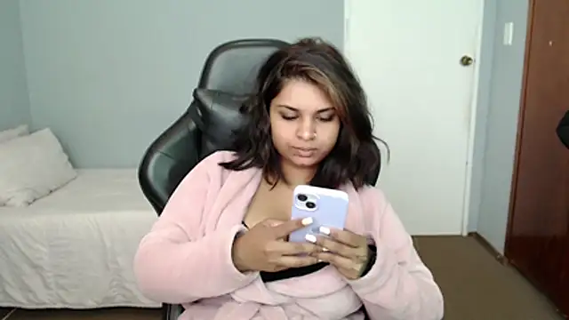 layla amin online show from July 2026 12:33:01 PM