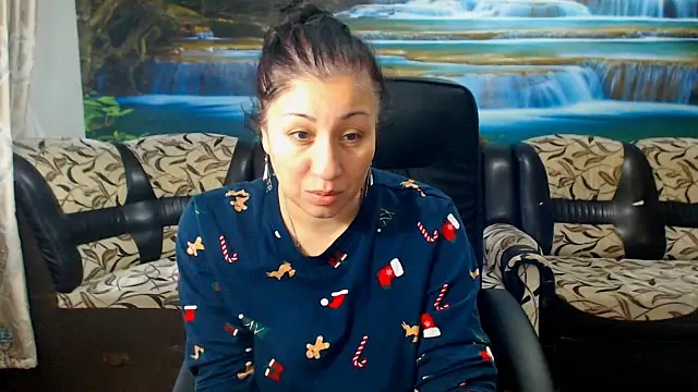 Snapshot of MoistMady chatting on January 2026 06:39:02 AM MoistMady online show from January 2026 06:39:02 AM
