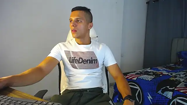 Snapshot of DavidAngell7 chatting on December 2024 04:36:02 AM DavidAngell7 online show from December 2024 04:36:02 AM