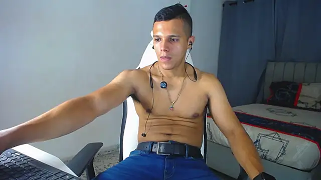 Snapshot of DavidAngell7 chatting on October 2025 04:18:02 AM DavidAngell7 online show from October 2025 04:18:02 AM