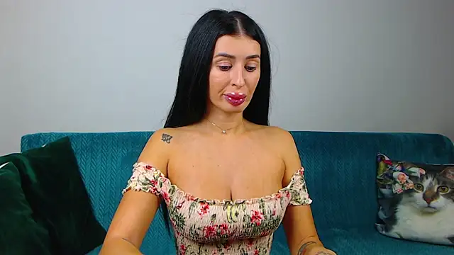 Snapshot of SaraDaisy chatting on September 2025 05:06:01 PM SaraDaisy online show from September 2025 05:06:01 PM