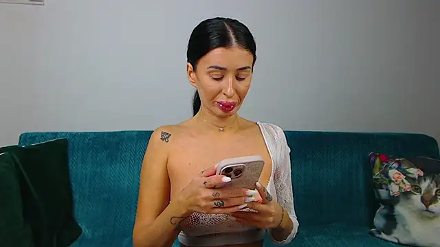 Snapshot of SaraDaisy chatting on October 2025 05:00:01 PM SaraDaisy online show from October 2025 05:00:01 PM