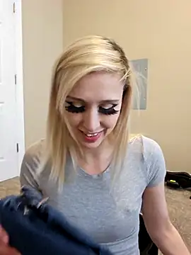 AmethystFoxx online show from February 2026 09:35:01 PM