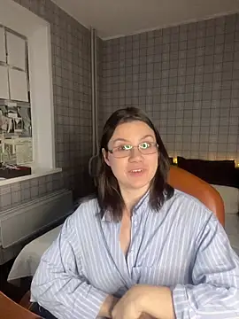 NinaVI online show from December 2025 09:00:01 PM