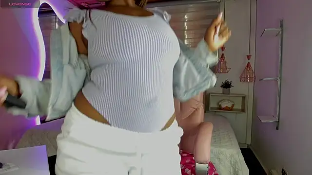 Snapshot of aleja17_xxx chatting on September 2025 07:50:01 PM aleja17 xxx online show from September 2025 07:50:01 PM