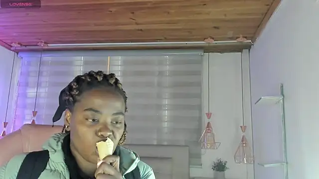 Snapshot of aleja17_xxx chatting on September 2025 07:51:02 PM aleja17 xxx online show from September 2025 07:51:02 PM