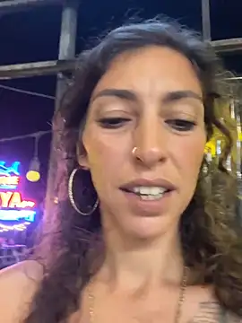 amanilouve online show from February 2025 04:24:02 PM