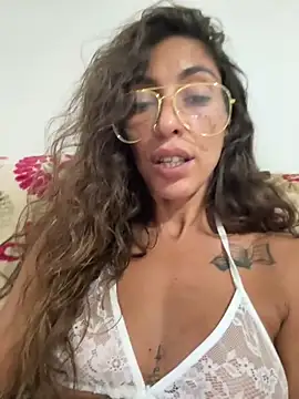 amanilouve online show from September 2025 08:00:02 PM