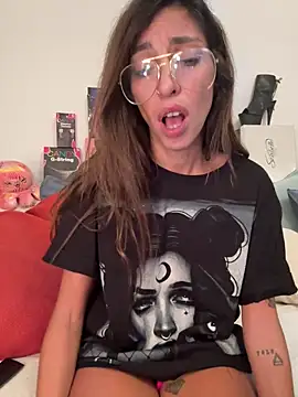 amanilouve online show from October 2025 08:53:02 PM