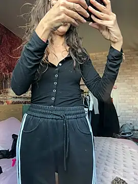 amanilouve online show from March 2026 12:10:01 PM