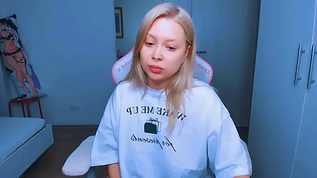 MonaLauu online show from December 2024 09:50:02 AM