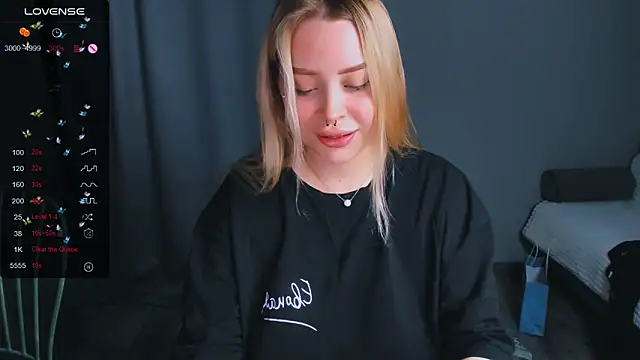 MonaLauu online show from November 2025 05:31:01 PM