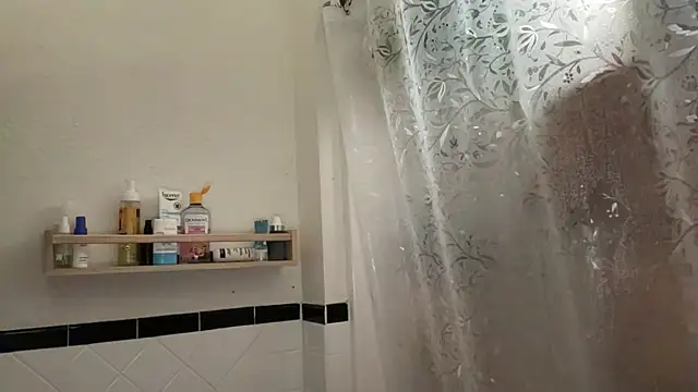 Snapshot of dreamyriri chatting on February 2026 09:44:02 PM dreamyriri online show from February 2026 09:44:02 PM