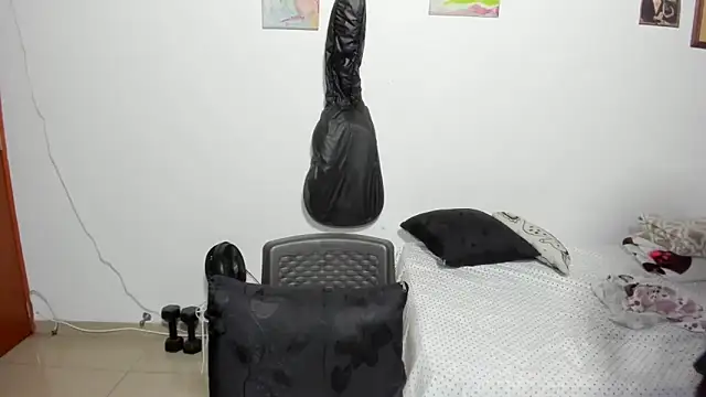 Snapshot of D-yanamilf chatting on September 2025 09:33:01 AM D-yanamilf online show from September 2025 09:33:01 AM