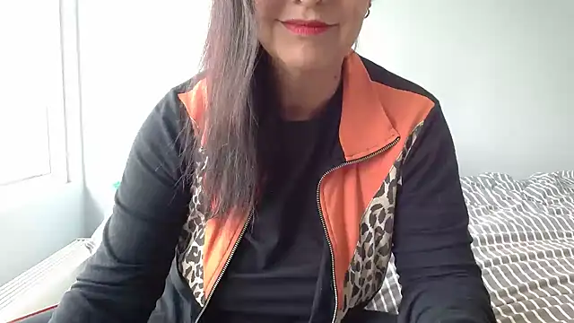 Linda1975 online show from June 2026 12:07:01 PM