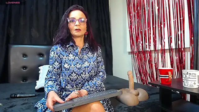 Snapshot of Miss_ellien chatting on February 2026 01:09:02 PM Miss ellien online show from February 2026 01:09:02 PM