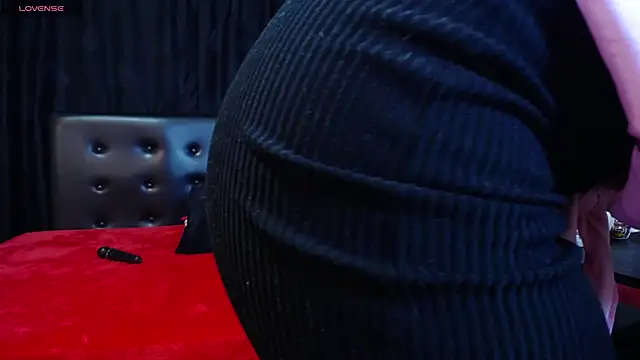 Snapshot of Miss_ellien chatting on February 2026 02:05:02 PM Miss ellien online show from February 2026 02:05:02 PM