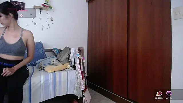 Moon lunita online show from September 2025 05:01:02 PM