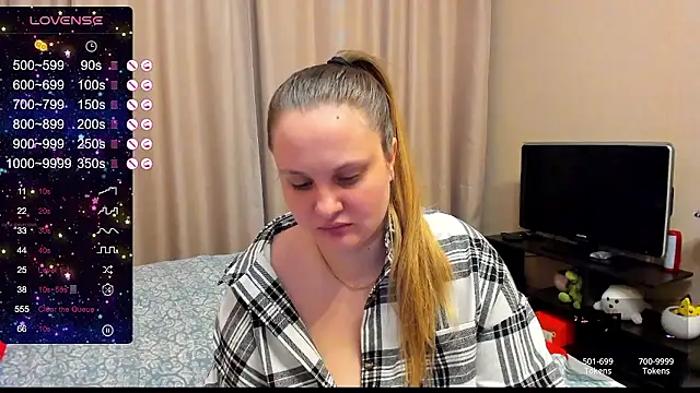 Snapshot of AlanaBrox chatting on December 2024 12:40:02 AM AlanaBrox online show from December 2024 12:40:02 AM