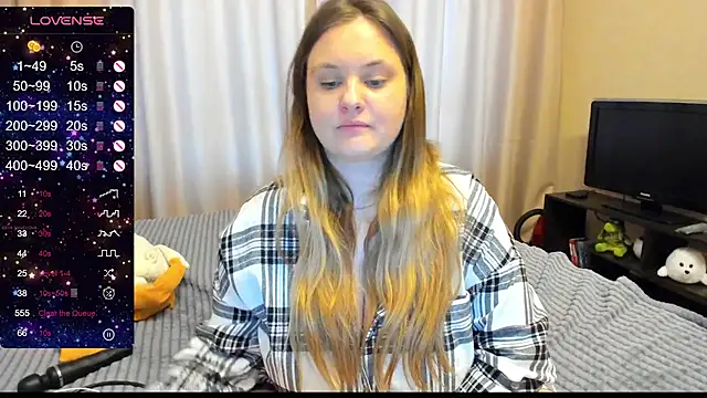 Snapshot of AlanaBrox chatting on February 2025 12:33:01 PM AlanaBrox online show from February 2025 12:33:01 PM