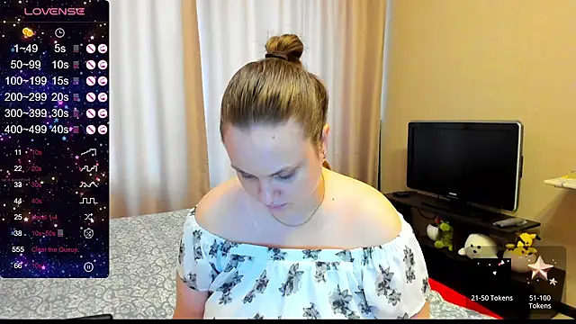 Snapshot of AlanaBrox chatting on March 2025 10:00:02 AM AlanaBrox online show from March 2025 10:00:02 AM