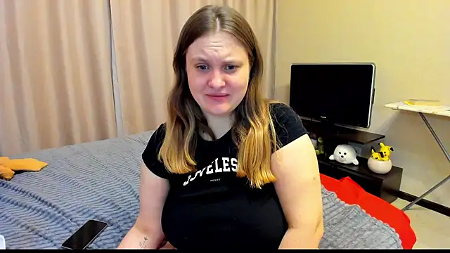 Snapshot of AlanaBrox chatting on March 2025 03:13:02 AM AlanaBrox online show from March 2025 03:13:02 AM