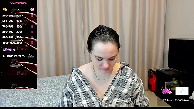 Snapshot of AlanaBrox chatting on May 2026 06:48:02 PM AlanaBrox online show from May 2026 06:48:02 PM