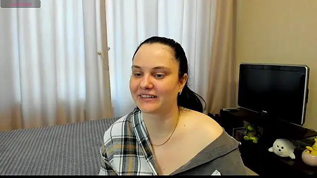 Snapshot of AlanaBrox chatting on May 2026 10:43:01 AM AlanaBrox online show from May 2026 10:43:01 AM