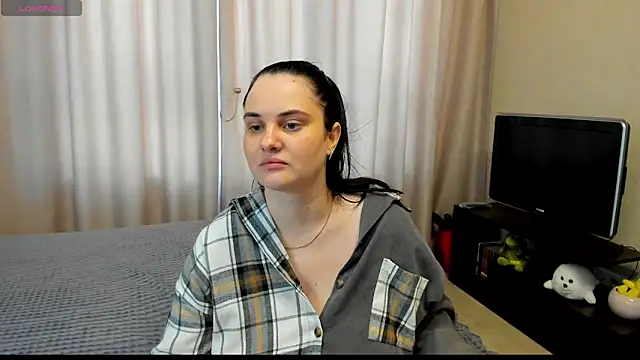 Snapshot of AlanaBrox chatting on May 2026 04:11:02 PM AlanaBrox online show from May 2026 04:11:02 PM