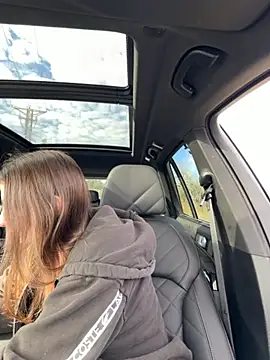 Snapshot of DoriDeluxe66 chatting on December 2025 10:42:01 AM DoriDeluxe66 online show from December 2025 10:42:01 AM