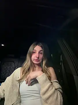 Snapshot of DoriDeluxe66 chatting on February 2026 10:43:01 PM DoriDeluxe66 online show from February 2026 10:43:01 PM