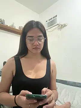 Snapshot of MarieLoveGlamorous chatting on January 2025 02:25:02 PM MarieLoveGlamorous online show from January 2025 02:25:02 PM