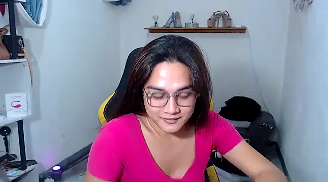 Snapshot of MarieLoveGlamorous chatting on February 2025 12:30:02 AM MarieLoveGlamorous online show from February 2025 12:30:02 AM