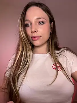 Snapshot of Sara_Browney chatting on February 2025 10:02:02 PM Sara Browney online show from February 2025 10:02:02 PM