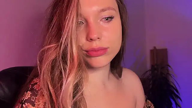 Snapshot of Sara_Browney chatting on February 2025 08:13:02 PM Sara Browney online show from February 2025 08:13:02 PM