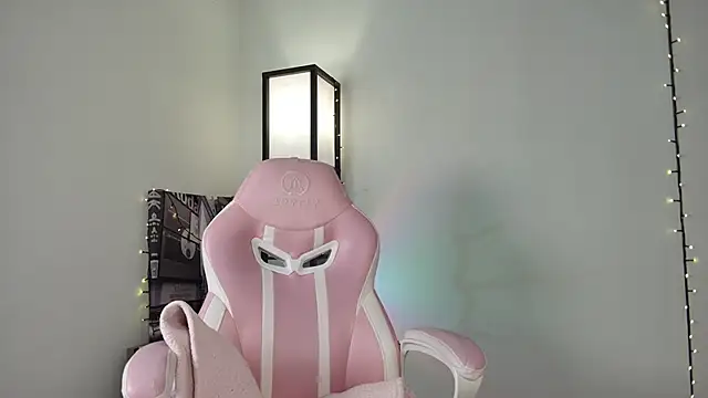 Snapshot of _monamour_ chatting on December 2024 09:51:02 AM monamour online show from December 2024 09:51:02 AM