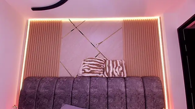 naia blessed online show from April 2026 07:18:02 PM