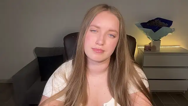 Snapshot of EvaMaddison chatting on June 2026 08:55:02 PM EvaMaddison online show from June 2026 08:55:02 PM