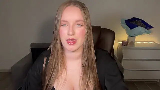 Snapshot of EvaMaddison chatting on June 2026 08:39:02 PM EvaMaddison online show from June 2026 08:39:02 PM