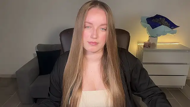 Snapshot of EvaMaddison chatting on June 2026 09:10:02 PM EvaMaddison online show from June 2026 09:10:02 PM