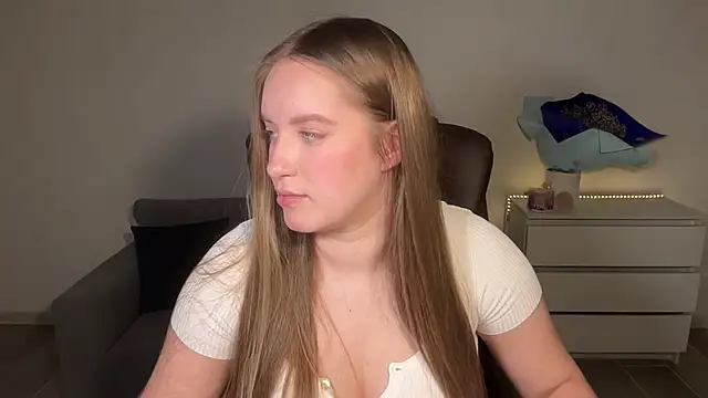 Snapshot of EvaMaddison chatting on July 2026 09:27:01 PM EvaMaddison online show from July 2026 09:27:01 PM
