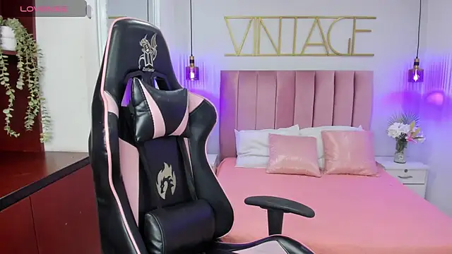 amy-thomson1 online show from September 2025 12:19:01 PM